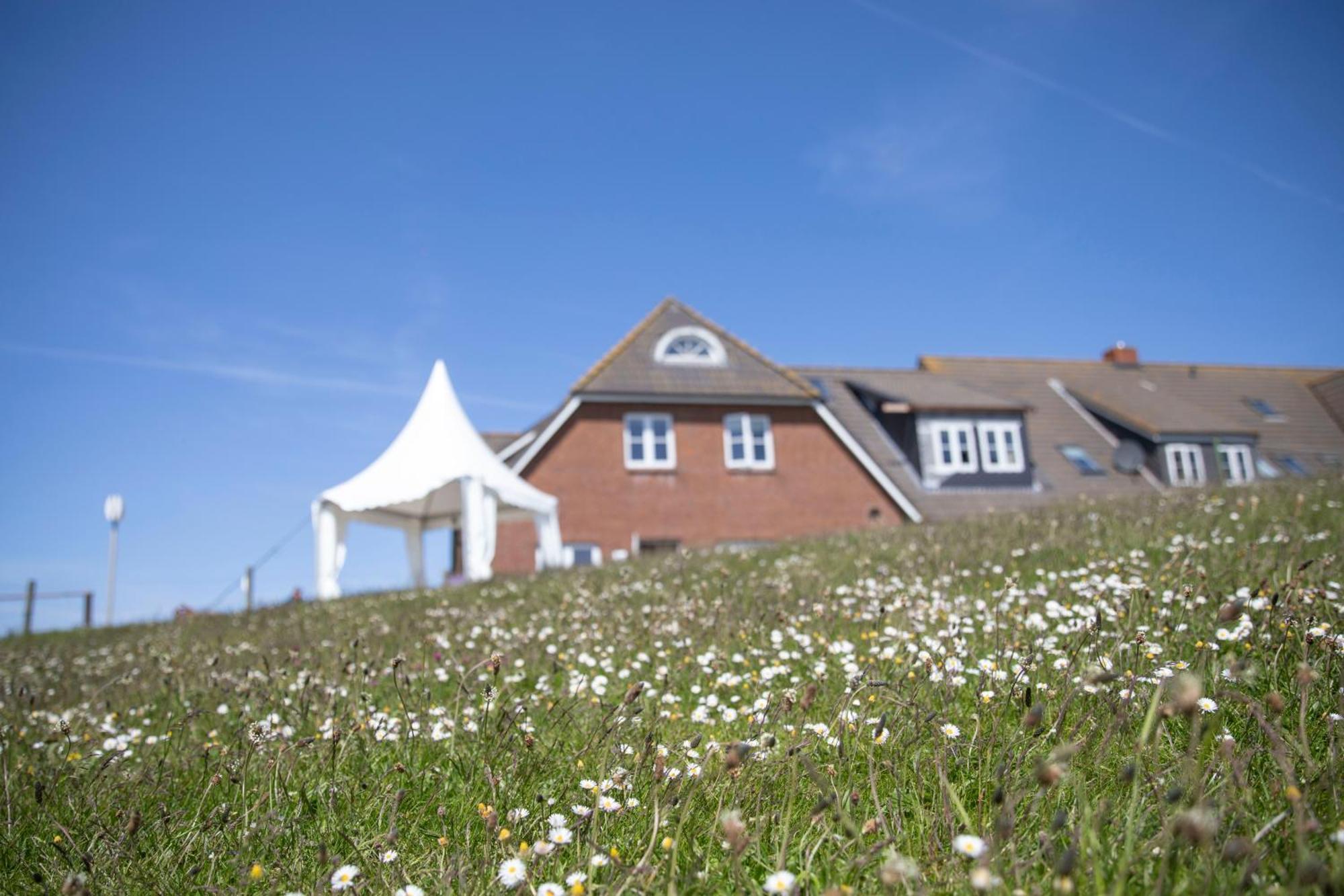 Anker'S Hoern - Hotel & Restaurant Auf Der Hallig Langeness Exterior photo